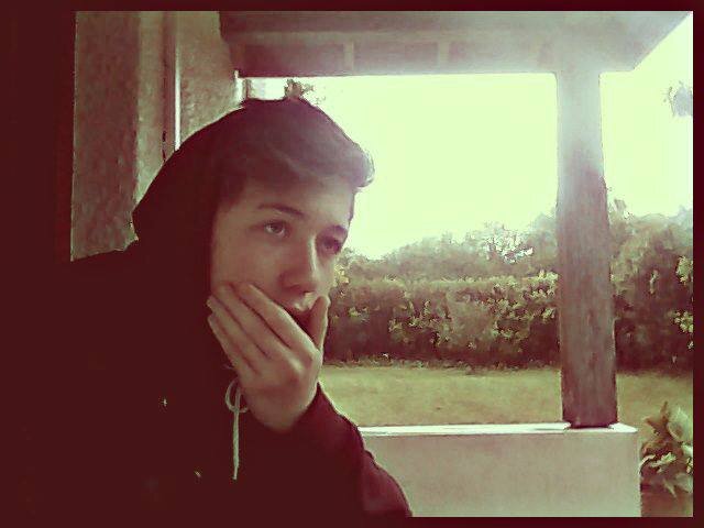 Un follow me and follow my new account: @MylesGarfield