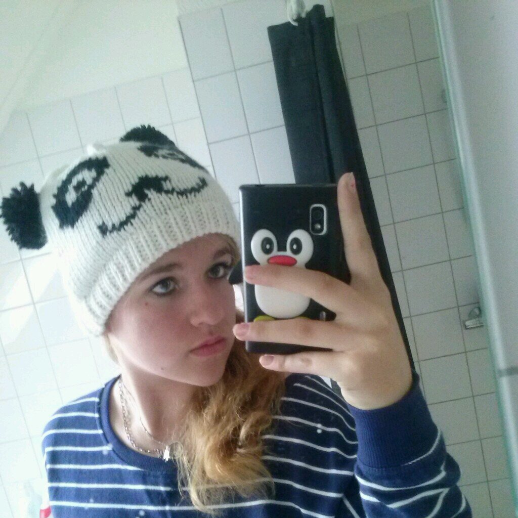 hou van de mensen om je heen , maar als ze je verlaten om wat moeilijks zet ze dan uit je hooft en ga vedder met het leven alsof je ze nooit gekend heb xoxo