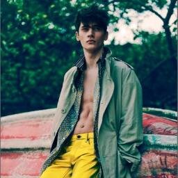 Son of @MasterFatherWho and @StylesWho1  I'm a bad ass sure I like raising hell but I'm a one man kind of lover.  Unlike most whos
