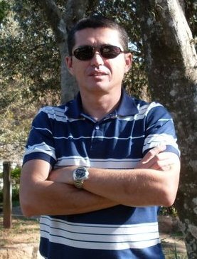 Estudante de Direito, Militar, amo minha família, gosto de futebol. Curtir a vida!