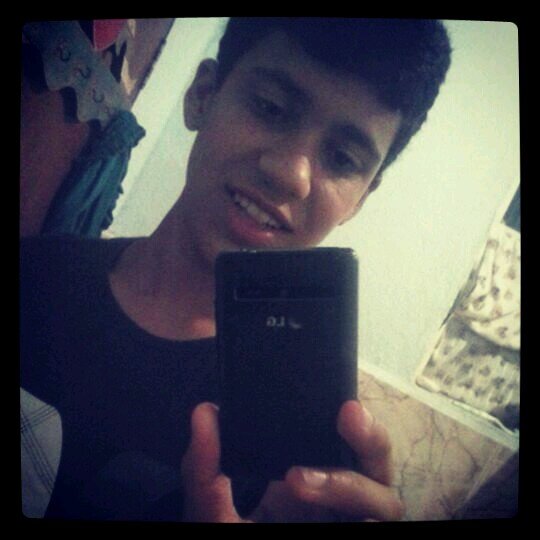 alegre, quero curtir muito a vida e ser feliz..