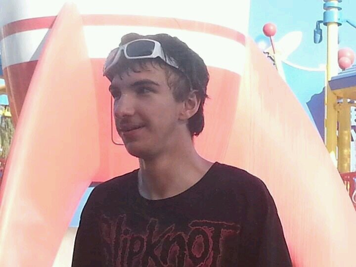 hi i'm Brendon i'm 21 graduated class of 2013 at Bremerton high school. metalhead. my favorite band is slipknot and i play guitar
