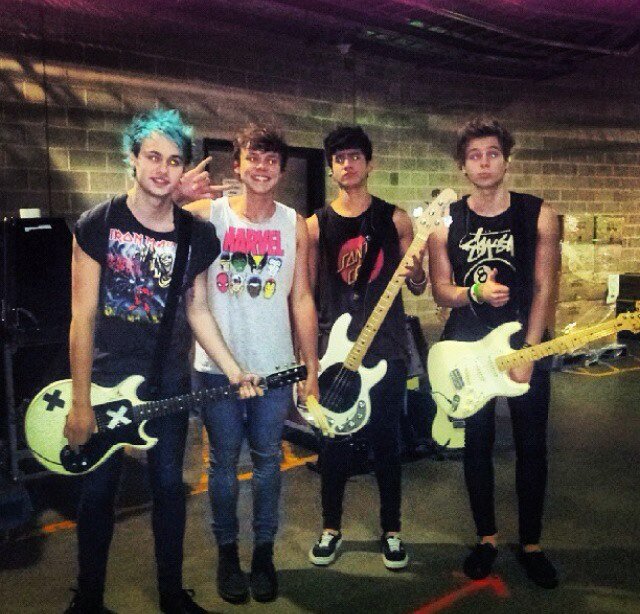 I'm here to update on 5SOS ^.^ if you guys have any news you wanna tell me about just tweet me and you can ask anything too xx:)