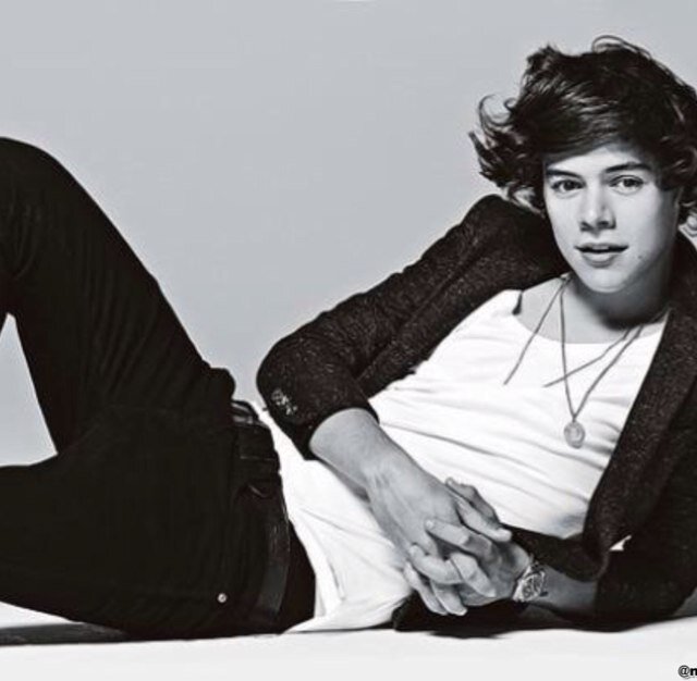Hi im Hazza and im engaged to @NewUserncme :)