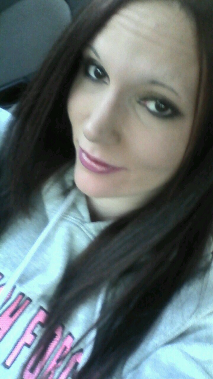 20 ill be 21 may20th ima single but i am taken mom to a wonderful lil boy i work i go to skool&ima full time mom