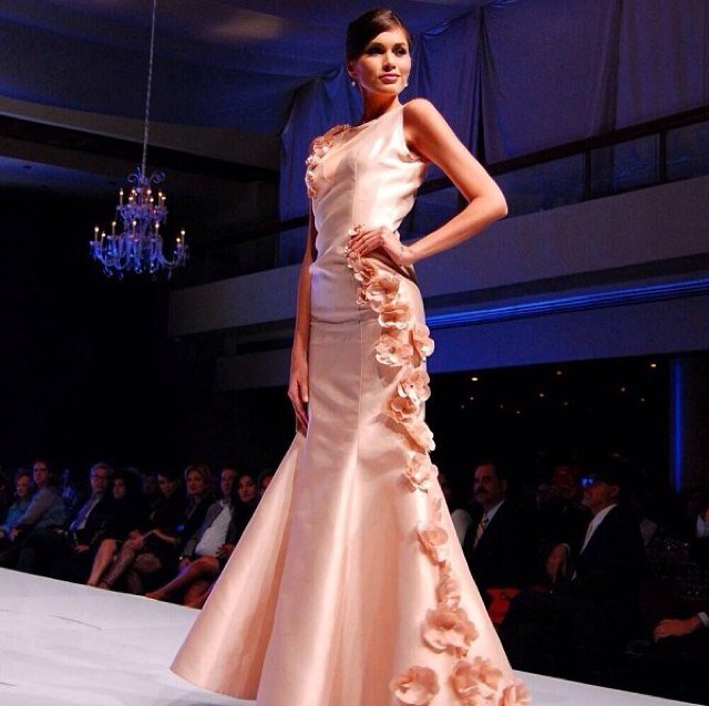 En la sencillez está la elegancia. 20 años de Haute Couture. Finesse  georgia_reyes@yahoo.com