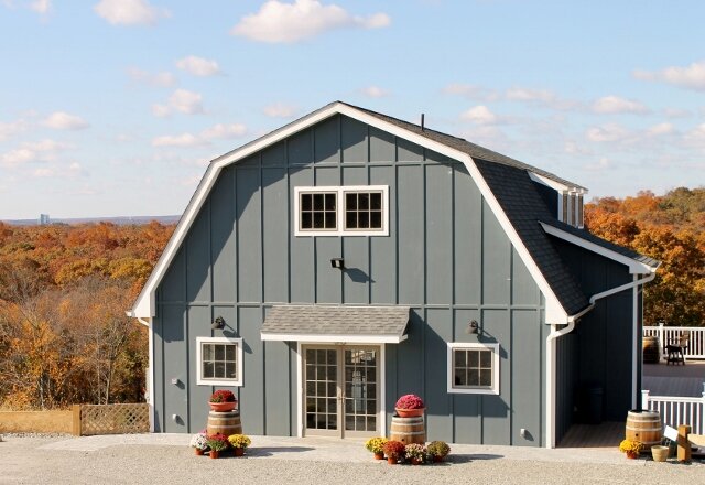 Family-owned and operated boutique winery in Preston, CT.  Beautiful vista views of Southeastern CT for over 20 miles.