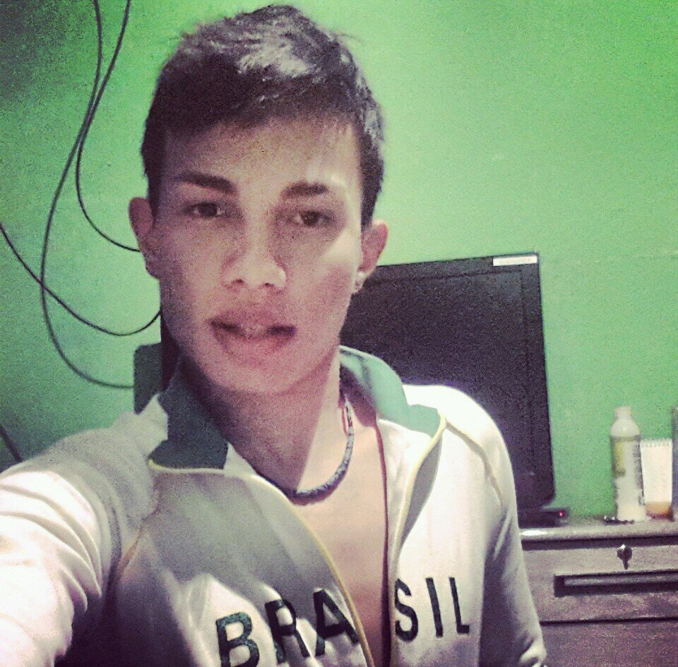 estrelinhagyn's profile picture. Não se Iluda Ninguém sentirá pena de você...