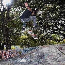 Rider: INSTINTO SKATEBOARDING 
         MAKABRO SKATEBROTHERS