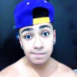 Nao se ilude com um sorriso de quem um dia pode te fazer chorar