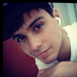 sou mt  brincalhão adoro brincadeiras tenho 16 anos santista adoro mc donalds  e por ai vai kkkkkkkk