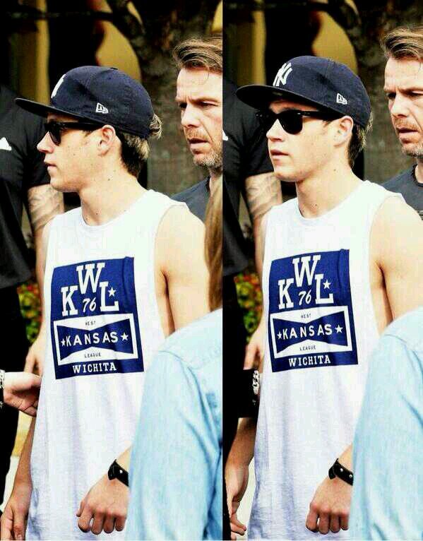 please follow @acidiczarry bc free follow and ily, u r beautiful