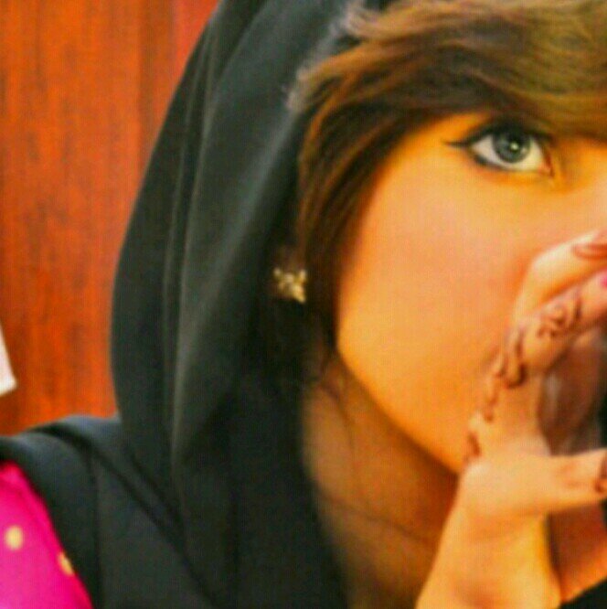 ‏فتاه عمانية بالعمرالعشرين .. [ لا تؤذي احدا ولا تجرح احدا كن شيئا جميلا لا ينساه احدا ..♡ ] .. '                                      kik : queen20_2013