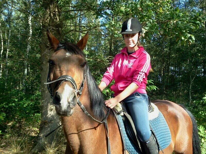 meisje 16 / turnen/ paarden/ paardrijden/ dansen/ ferry doedens/ Anna Alicia/ Jeffrey wammes/ Simone biles/ Amber marshall en Amber hayes