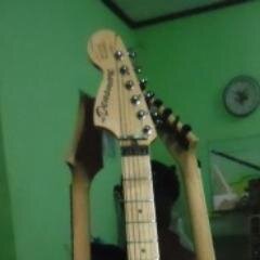 Rock n Roll Band

Dalemanye: @Dayenmorison (Lead Guitar/Vocal)