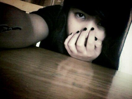 hey, peeps! im really random at times, i like pizza, i mean who doesnt? i LOVE art,i really do,i love my friends Gayle,Ivan&Izza,bday;01/12