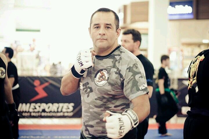 Proprietario da academia eXtremeAction,dj e professor  2°dan ScientificHapkidoSystem
