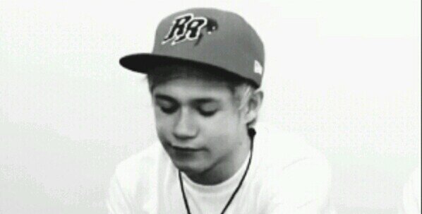Hi !Just close your eyes, forget your name, forget the world... Now go insame ♡. 1D, Ed Sheeran, LM, James Arthur.