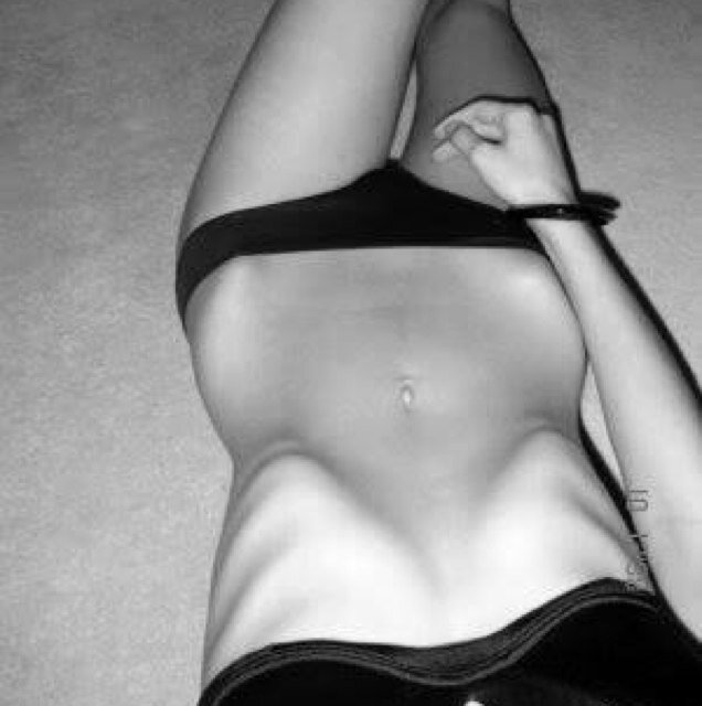 19 & struggling.. Anorexic with bulimic tendencies, SH, ANXIETY, DEPRESSION. DM if you want to talk