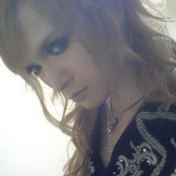 乾涸びた泪も　いずれその躯を包んで
破壊も厭わない　人の世を怨み詛え。 
Twitter em hiatus, até segundas ordens. Sigam o @FennekinDelicia