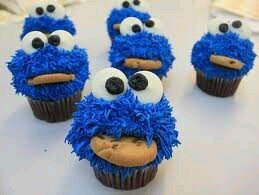 me encantan las galletitas de chocolate C:.Soy la fan número 1 del monstruo de las galletas *.* .Besitos de chocolate para todos ♥