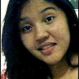 Sou fria , irônica, chata, alegre, eu choro, dou risadas, sinto raiva, amo, sou boba, carinhosa, brinco ...   SKYPE:: priscila.s93