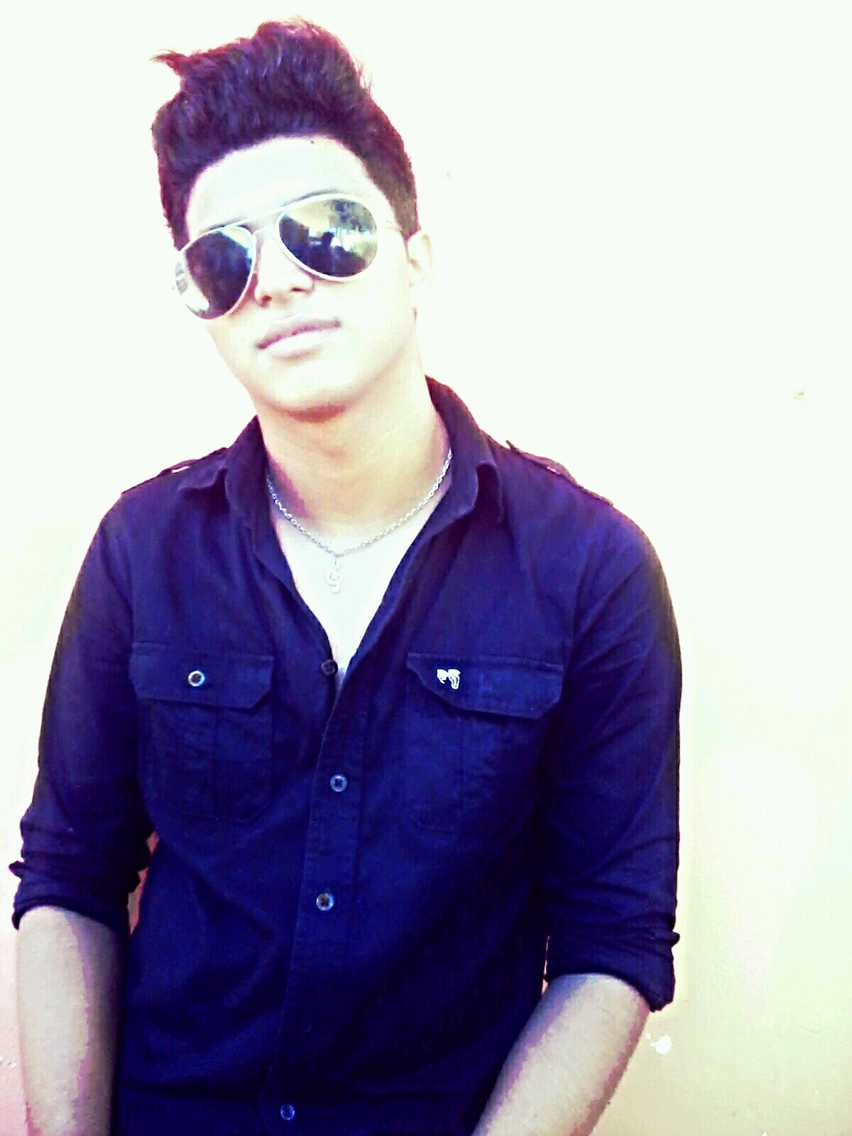 yo soy musico y me gusta no me mientan que me tratenbien asi como me traten yo los tratare y megusta que me sean fiel y no me mientan en el amor CHARLY
