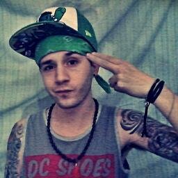 Soy un cantante de Rap , Hip hop y R & B con influencias K POP. Mi canal oficial es: http://t.co/2piHJr2Dig