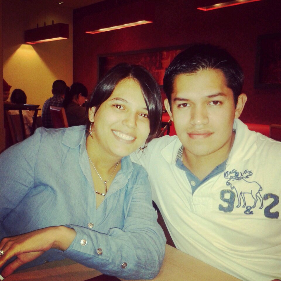 Estoy felizmente casada con el amor de vida.. no hay mas nada que decir. :) 3