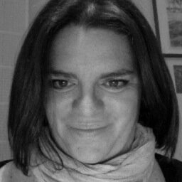 Periodista, escritora y agente cultural. Madre de 3 hijos y del libro Quién es Patricia Luna Directora de @Caravancultura, @FestivalMardeMares e @Indomitas_co