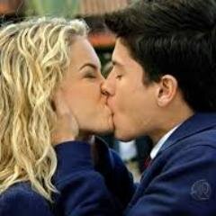 amo luar blanco e arthur aguiar  gosto dos rebeldes muito mas da roberta e do diego ,,gosto dee pizza e de cachorro qente , meu sonho é ver a luar  e arthur