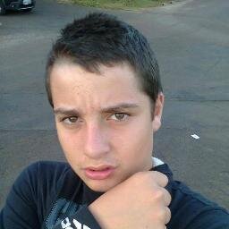 eu levo minha vida como um jogo hj pode ser um dia de vitorias e outros de derrotas e n tenho medo q minha vida venha dar um game over