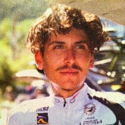 I like books, enchiladas, training, watching birds take baths, & Belgian beer. Retired model. I like racing bikes.