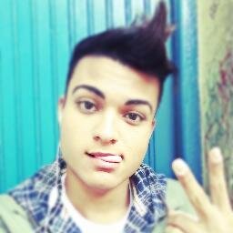 I live in a world where fake people is as true just to use you  |  Come into my world (y'  |  Nada é para sempre entao aproveite o maximo hoje (y'