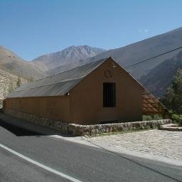 Viña orgánica familiar pionera en Alto Elqui, tradicional casona de adobe, vinos de producción local, tours, venta exclusiva en bodega y pedidos.