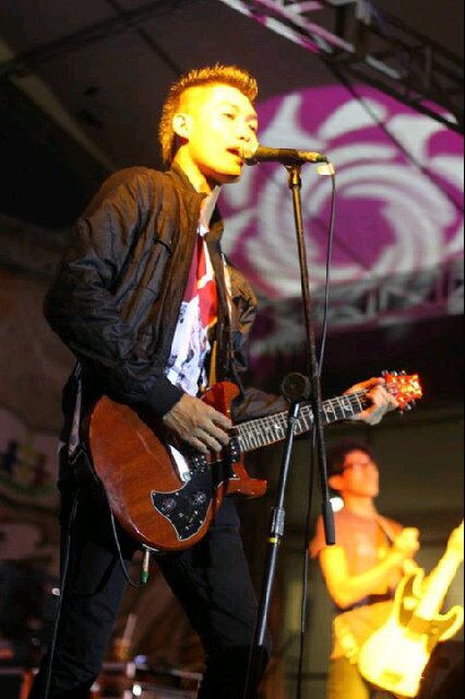 Musician, session guitar player, rental sound system.. Fakultas hukum untar 2009 contact: 08996994051