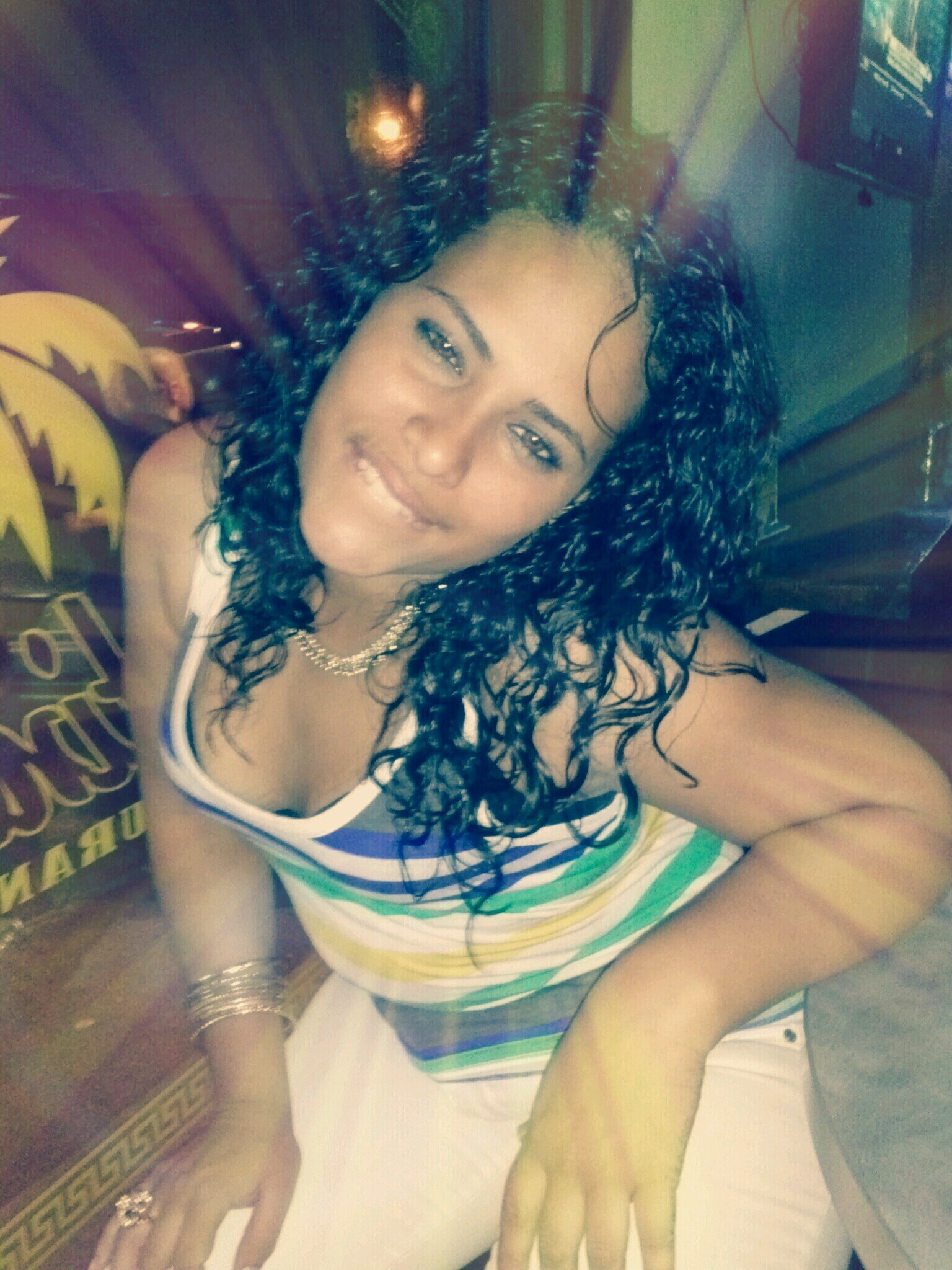 -Me conocen por jairi otros por la Prieta♥'
-Soii Legall ;)
-amistosa, sincera, humildel,divah & sobretdooo
super unikahh auushhh *__*