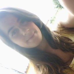 - Aquela menina insuportavel , que tem mmts sonhos , cabeça de menina atitude de mulheer , sabe oque faaz , Carinha de princesa Linda simplismente pelo oque e '