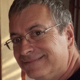 Diretor e editor de vídeos e vocalista nas horas vagas (um dia eu inverto essa ordem). E hoje eu inverti!