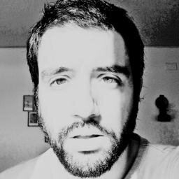 27 años. magallánico por nacimiento. fotógrafo. aprendiz de cocina, poeta en ratos libres. Observador de todo lo que me rodea
