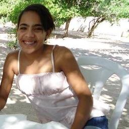 Sou feliz!
E nunca  
precisei 
Destruir
Ninguém 
Para conquistar
Minha felicidade .