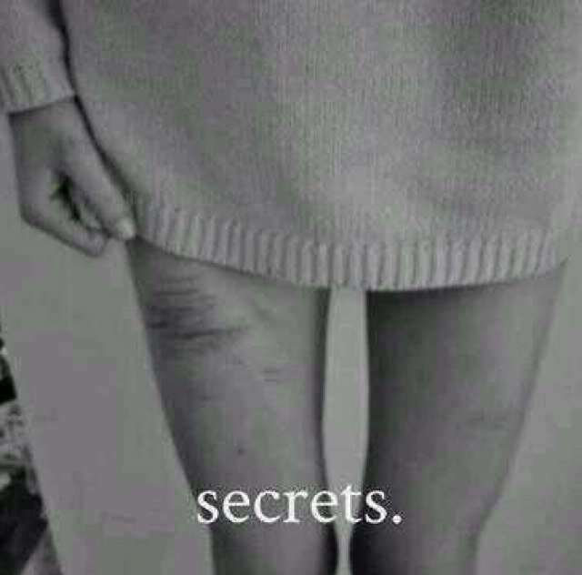 just a worthless girl that likes to express herself by cutting. suicidal,depressed,bipolar,selfharmer,ED.