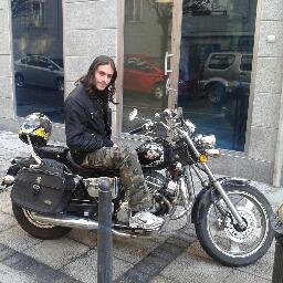 Motero en Harley/ The crow 1993 Forever/Gamer/Pokemon Azul/Science is Power/Por el Emperador!!/Que hartito estoy de los bots...