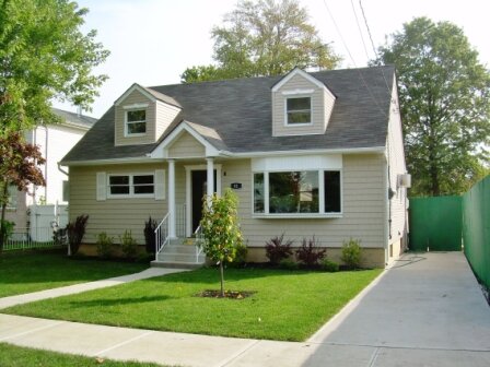 Over 30+ years of Real Estate Experiance on Staten Island. Call today for a FREE market analysis. 718-979-5515 or 917-476-5651 or 917-365-5652