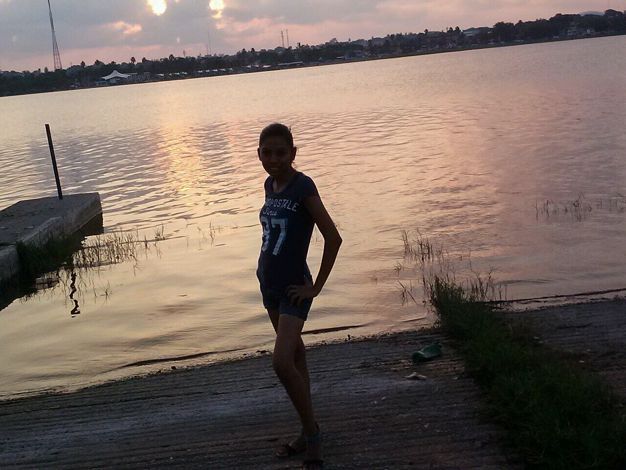 Soy amistosa, me encanta conocer gente y espero poder tener muchos amigos aqui en twitter ♥