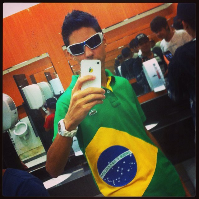 De valor as coisas enquanto possui, pois sentir Saudades não é motivo suficiente para te-las de volta....