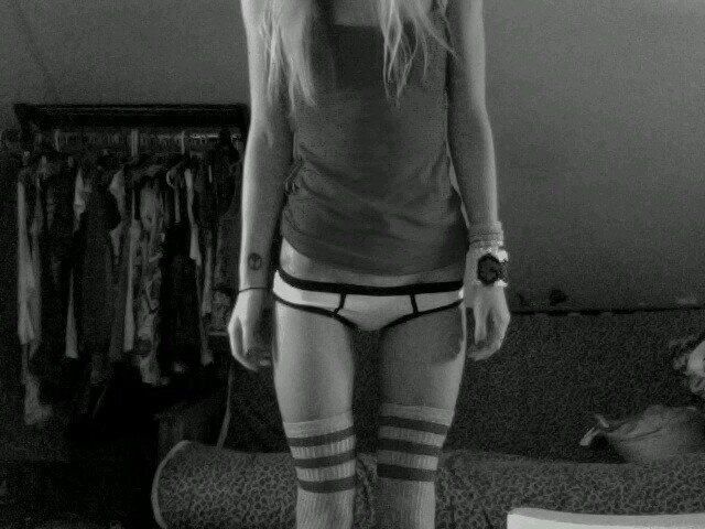 'Recovered' anorexic now with bulimia                        I do not encourage eating disorders.                    19yrs GW 90lbs