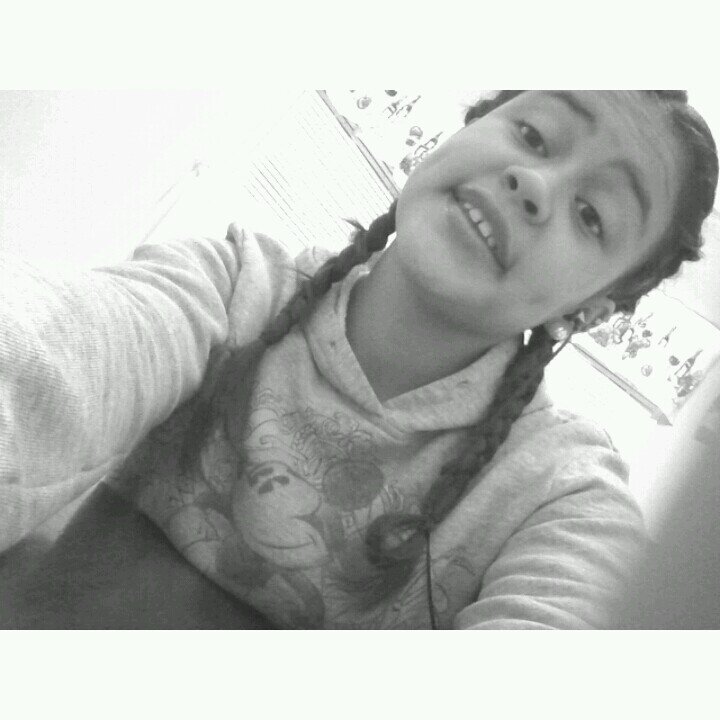 i be bre bre , as you can see thats me(: // idgaf about shit i be chillan and shaking my wittle booty nshit (: #knowmeeeeeee .