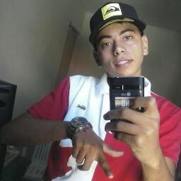 Quem Se Descrevi Se Limita,, (Nosso' Lema),
#eme:bielloucura13@hotmail.com Só Adc, Face: http://t.co/v1wT3tIQq6 ℱoco, ℱorça, ℱé.