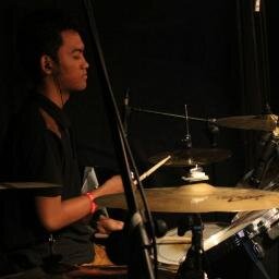 penggemar music (drum)